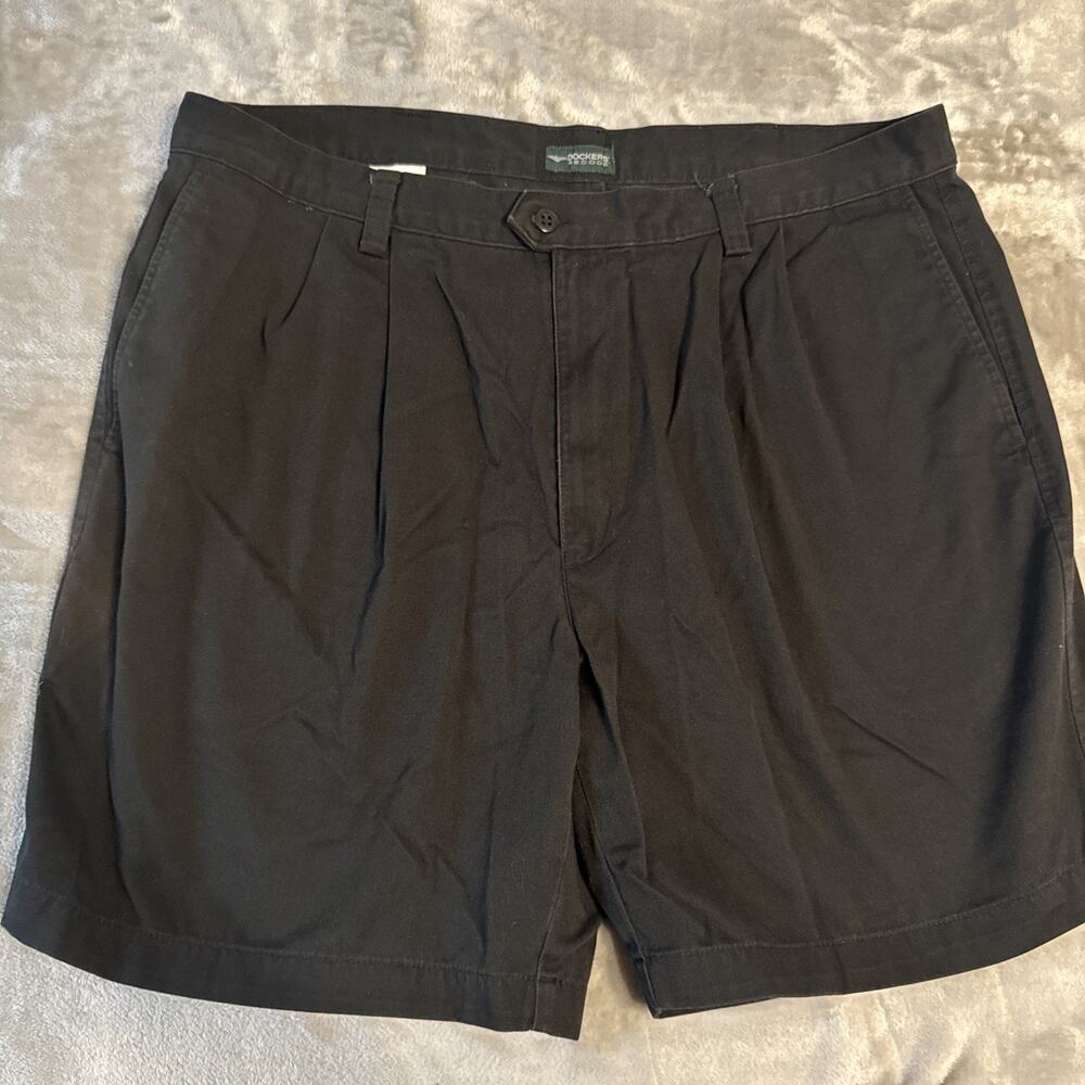 Dockers Recode Shorts Mens Sz 42 Waist Pleated Front Black 100% cotton Pockets